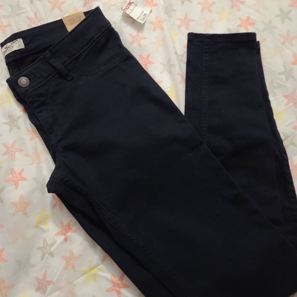 Tha Hollister skinny jeans in dark
